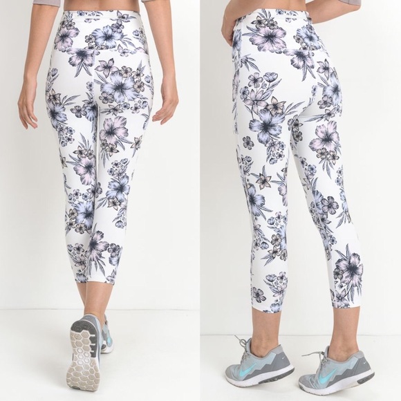 High Waisted Floral Printed Capri Leggings - Picture 2 of 4